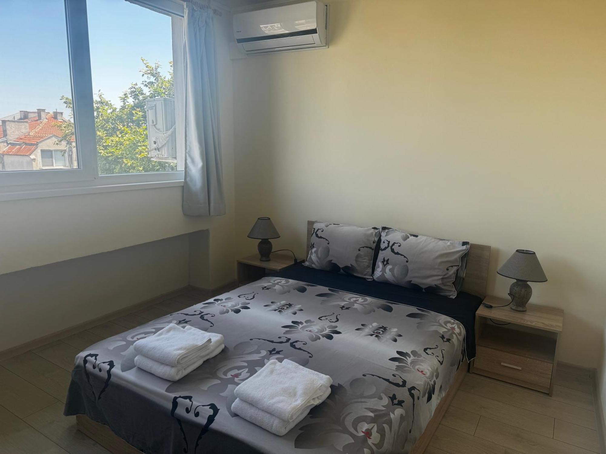 Avelov Art Apartment Burgas Stad Buitenkant foto