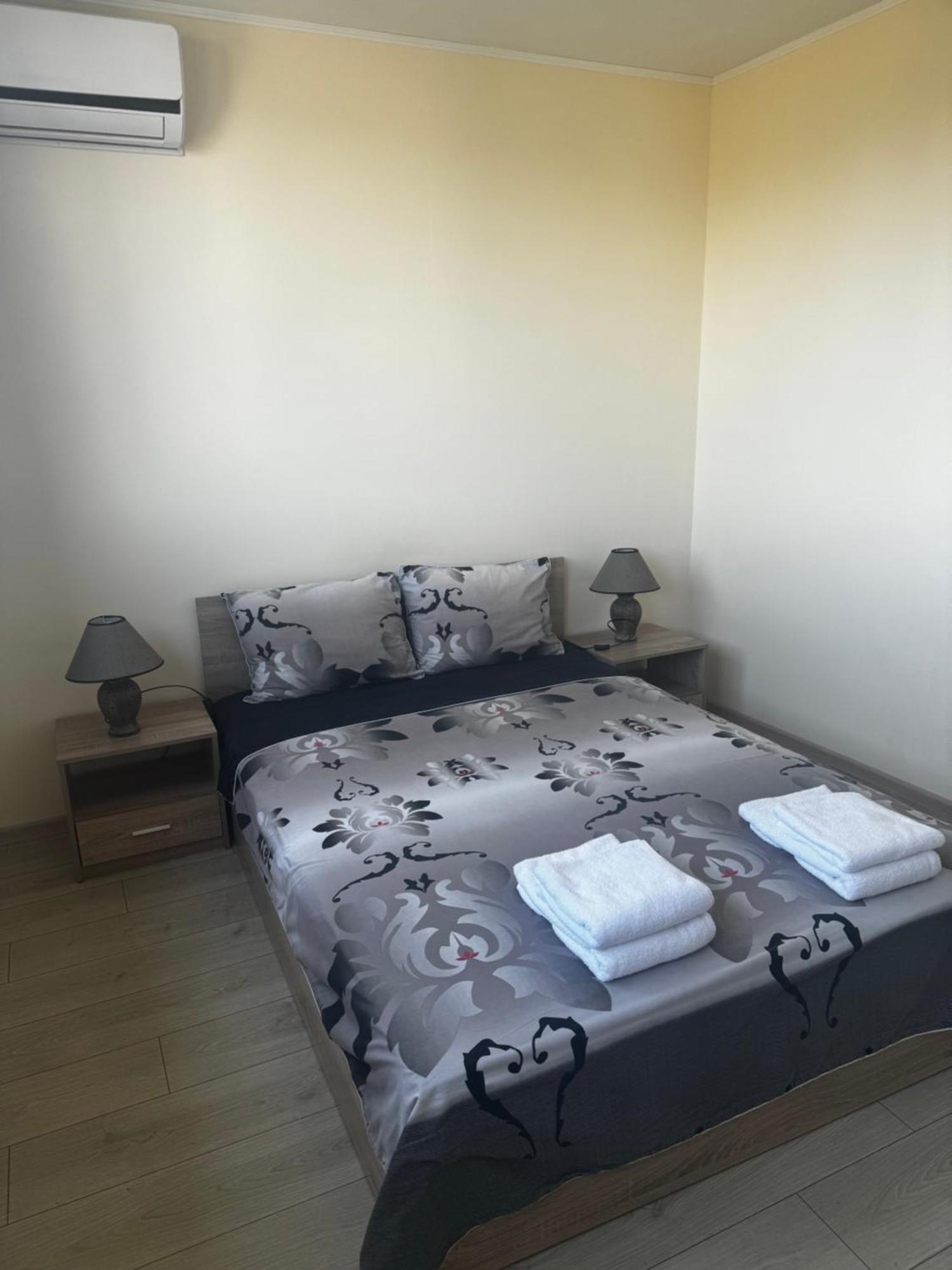 Avelov Art Apartment Burgas Stad Buitenkant foto