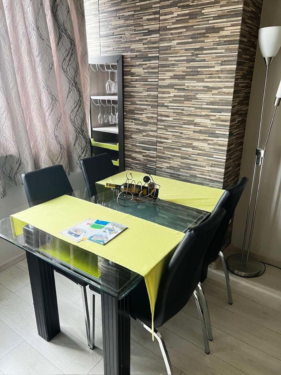 Avelov Art Apartment Burgas Stad Buitenkant foto